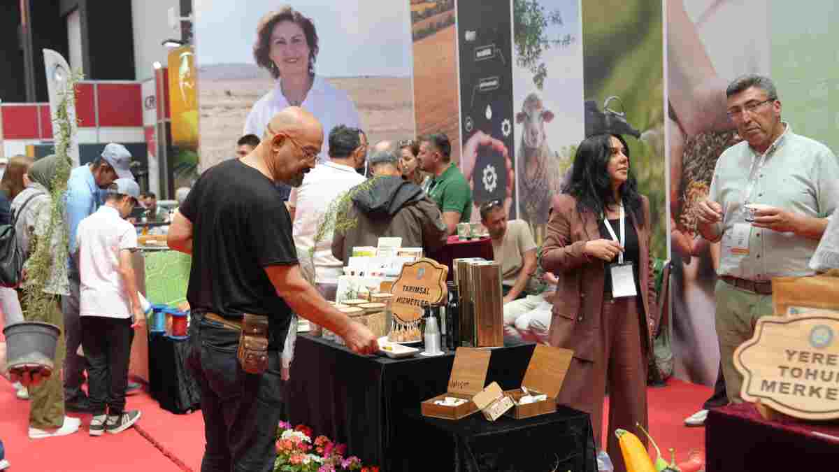 Tarım Fuarında Büyükşehir standına büyük ilgi