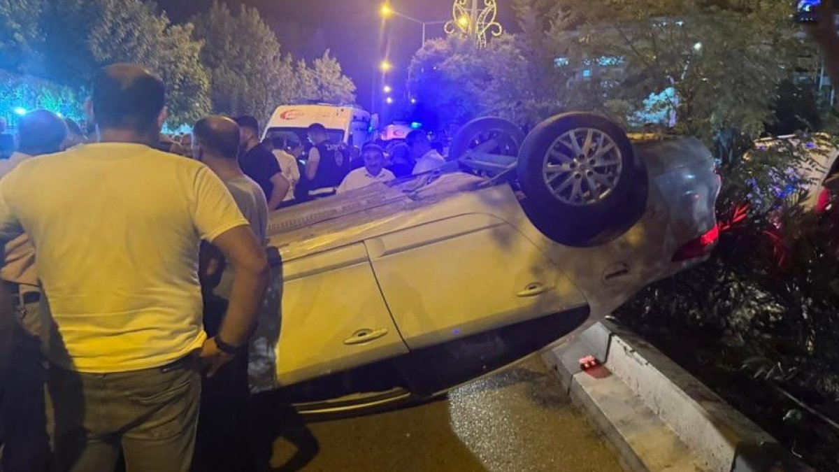 Siirt'te zincirleme kaza: Takla atan araç hurdaya döndü