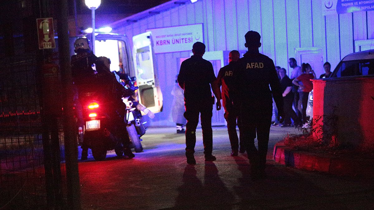 Narkotik operasyonunda şüpheli paketten gaz yayıldı: 9 polis ölümden döndü