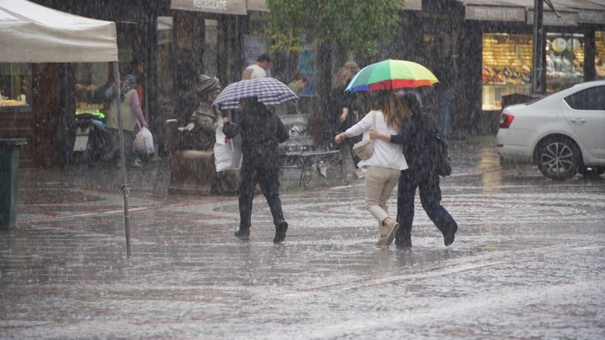 Meteoroloji'den Bayburt için uyarı! Öğleden sonra başlayacak yarına kadar devam edecek: Sağanak ve gök gürültüsü bekleniyor