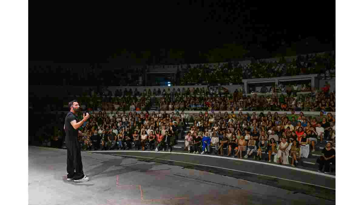 Aşkım Kapışmak ile İzmir Enternasyonal Fuarı’nda kahkaha dolu gece