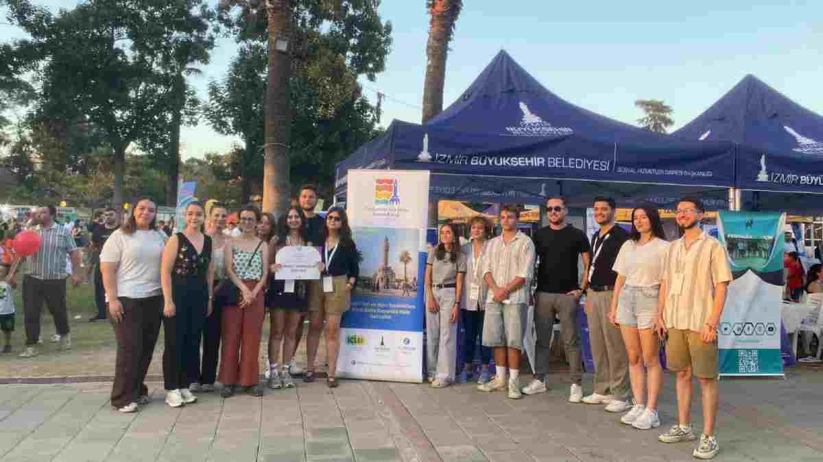 Çocuklar, gençler ve kadınlar İEF'nin tadını çıkarıyor