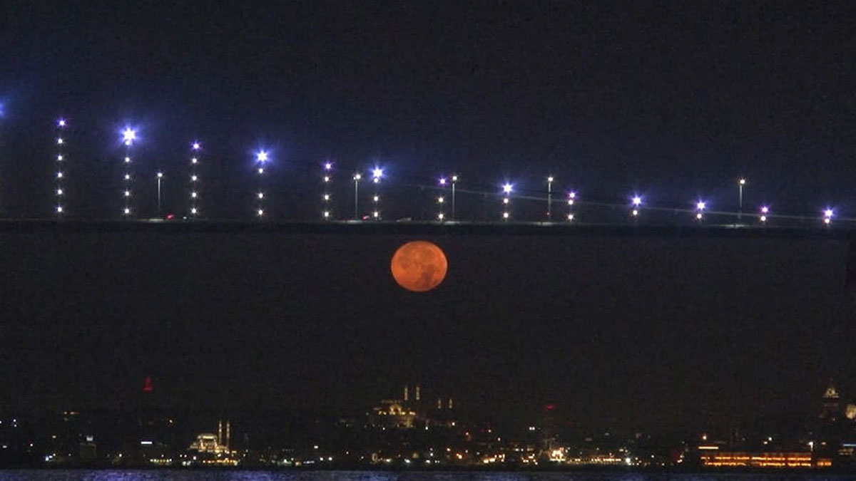 Yılın en uzun 'Kanlı Ay' tutulması geliyor