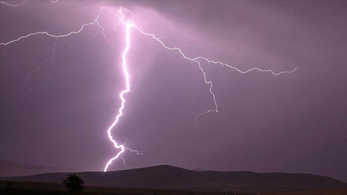 Erzurum'da yıldırım faciası: Baba ile oğlu yaşamını yitirdi