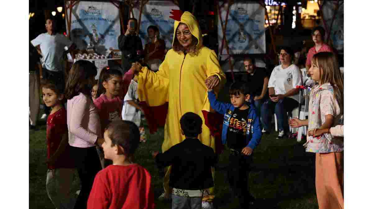 Çocuklar yaz akşamlarının tadını renkli etkinliklerle çıkarıyor