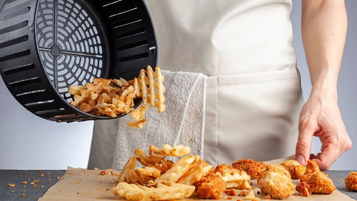 Herkesin mutfağında var ama zehir saçıyor! Pratik diye güvenmeyin: Airfryer’da bu yiyecekleri pişirmeyin