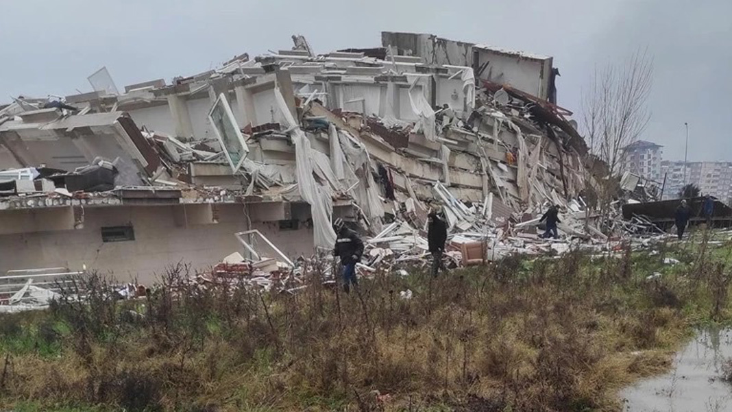 56 kişinin hayatını kaybettiği Nilüfer Apartmanı davasında kamu görevlileri yargılanacak