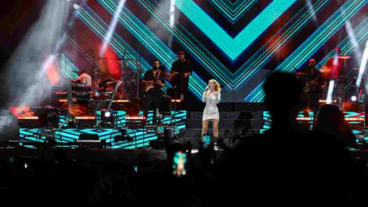 Çim Konserleri sahnesi Derya Uluğ’u ağırladı