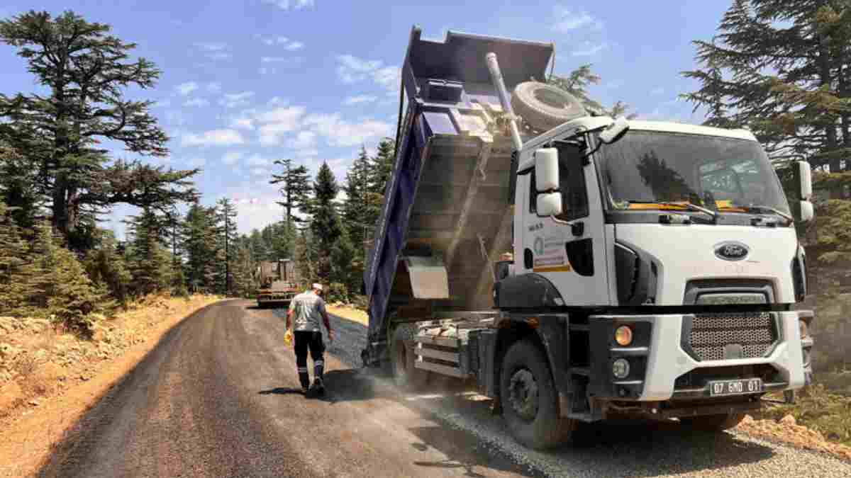 Büyükşehir Belediyesi’nden Toroslar’a asfalt