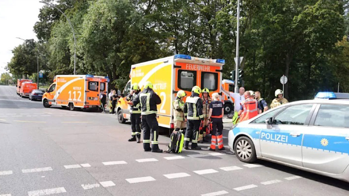 Almanya'da bir araç kalabalığın arasına daldı: 3'ü çocuk 4 yaralı