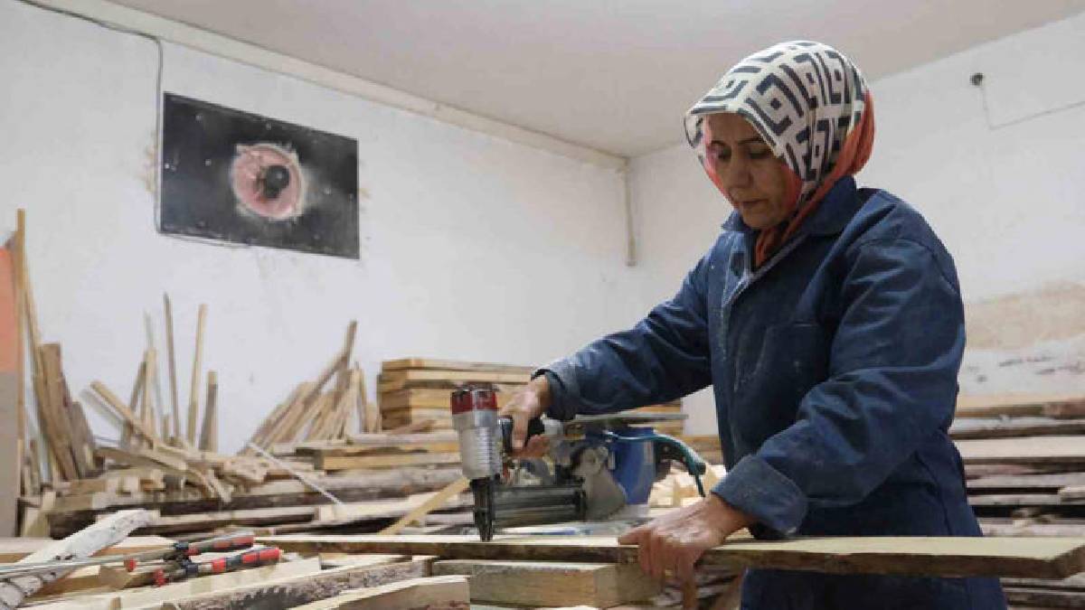 15 yıldır üreten de tamir eden de o! Kadının gücünü gösteren hikaye: 21 yıldır ekmeğini bu işten kazanıyor