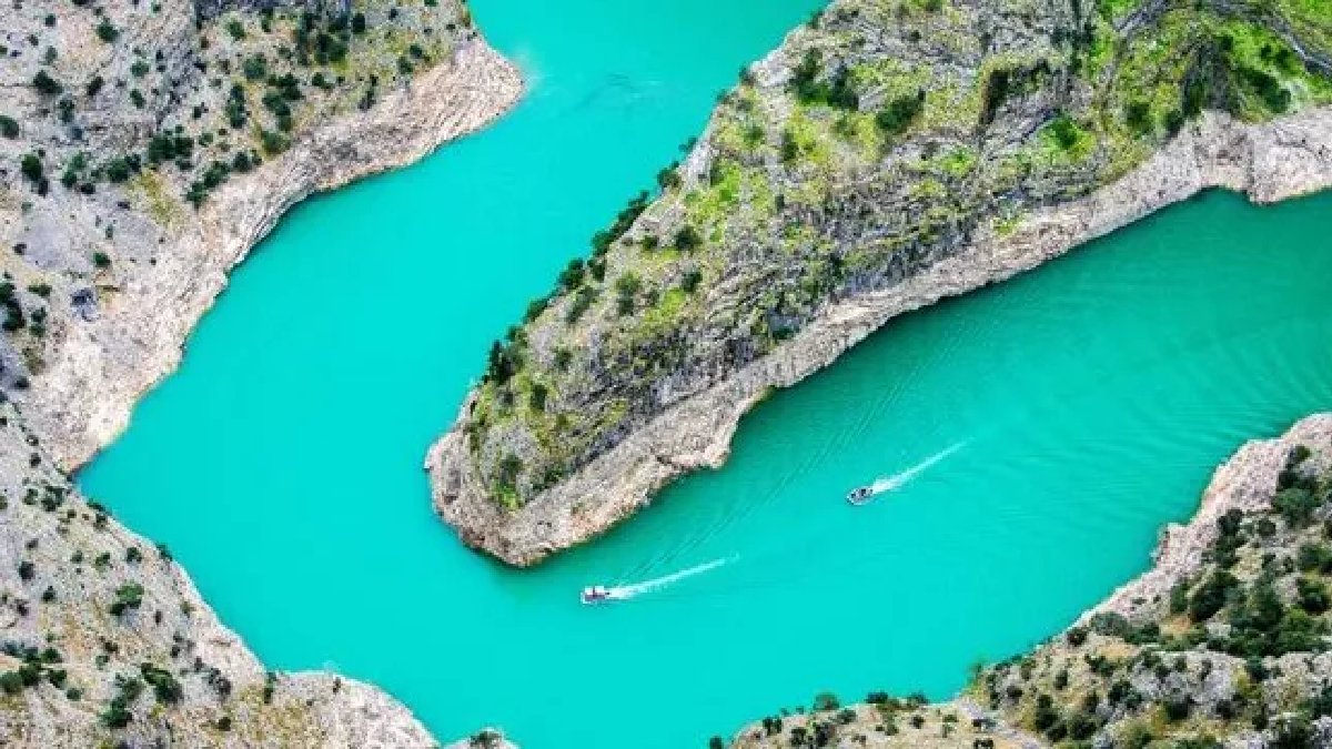 Gören İsviçre zannediyor ama burası Türkiye! Kime ait olduğu belli değil! Üç ilde bu güzelliğe sahip çıkıyor