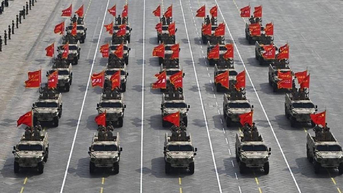 Dünyanın yeni askeri güç gösterisi: Çin'in korkutan iki yeni silahı