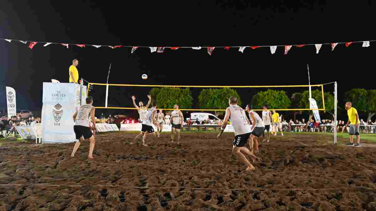 Kumluca Belediyesi 30 Ağustos Zafer Kupası Plaj Voleybolu Turnuvası finalinde kupalar sahiplerini buldu!