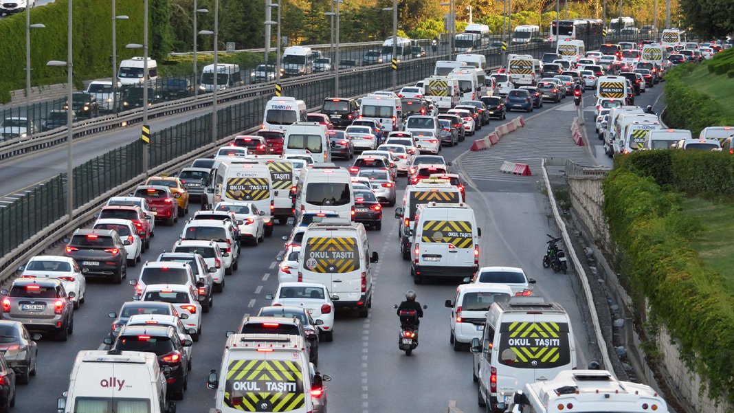 İstanbul Valiliği’nden eğitim yılına trafik düzenlemesi: Okullar 10.00’da başlayacak