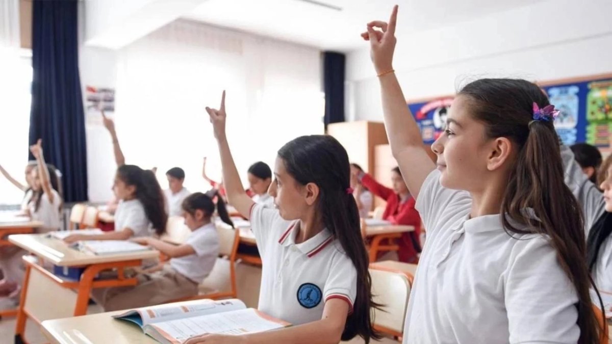 İstanbul'daki okullar için 'ilk gün' düzenlemesi: Ders saatleri değişti