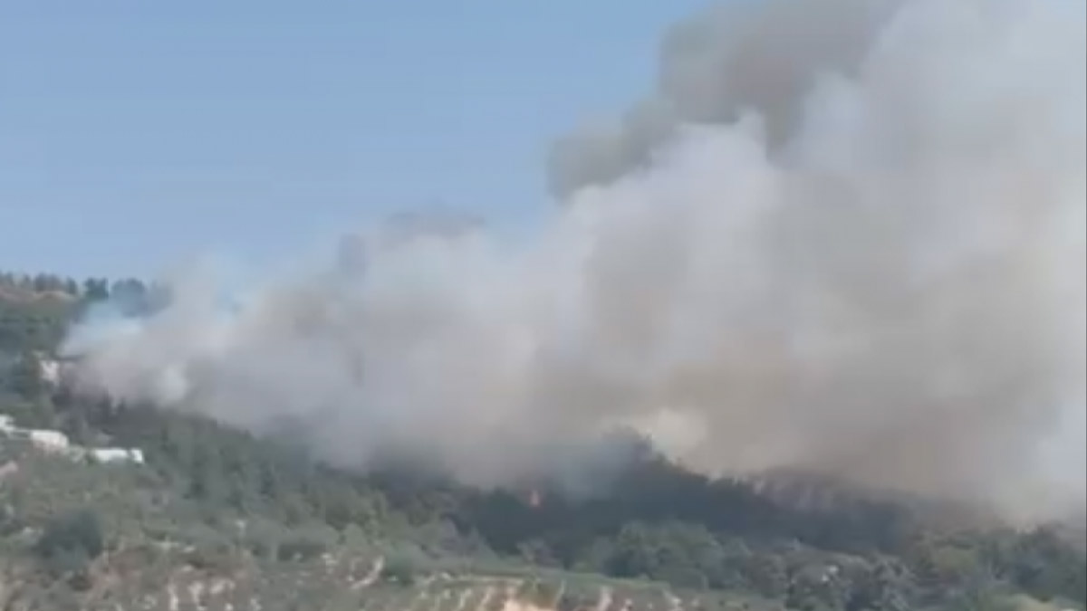Bursa’da radyo ve TV vericilerinin bulunduğu tepede orman yangını başladı