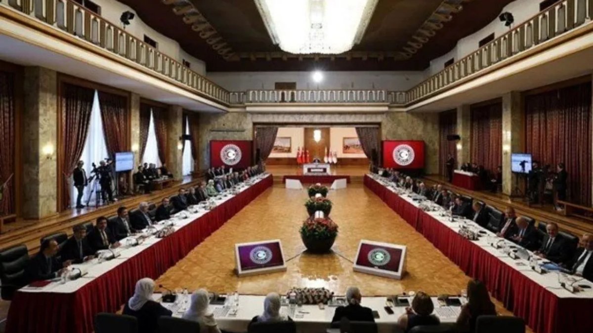 Süreç Komisyonu sendika ve iş dünyası temsilcilerini dinleyecek