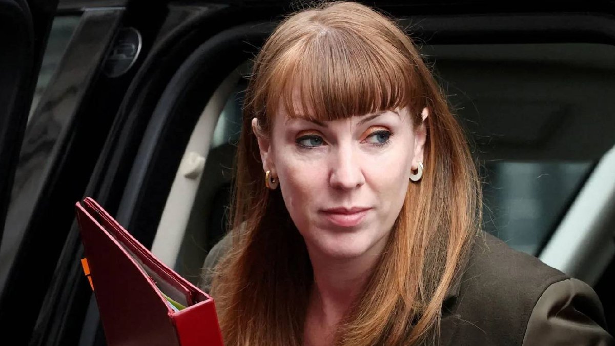 İngiltere’de Başbakan Yardımcısı Rayner vergi krizi sonrası istifa etti