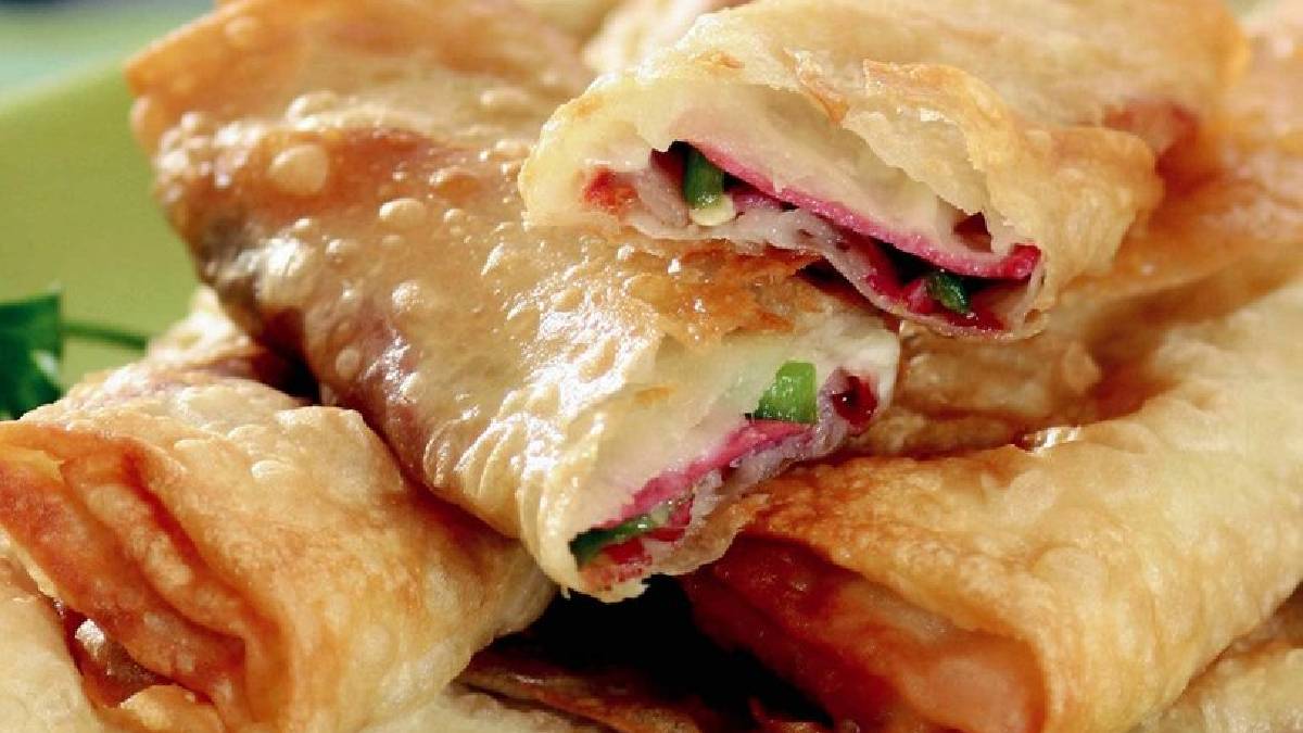 Hafta sonu kahvaltı masanız şenlensin! Pratik ve lezzetli: İşte paçanga böreği yapımı