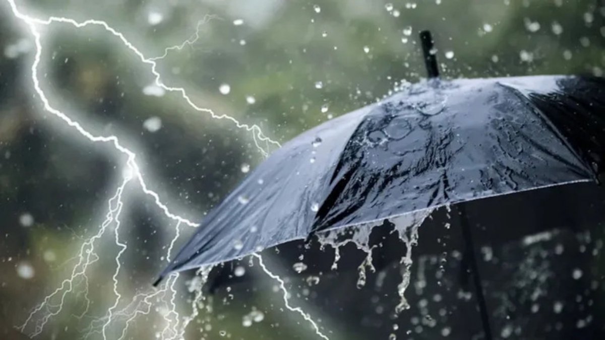 İstanbul'a yağmur geldi, Düzce ve çevresinde su baskını riski var! Hüseyin Öztel saat vererek uyardı