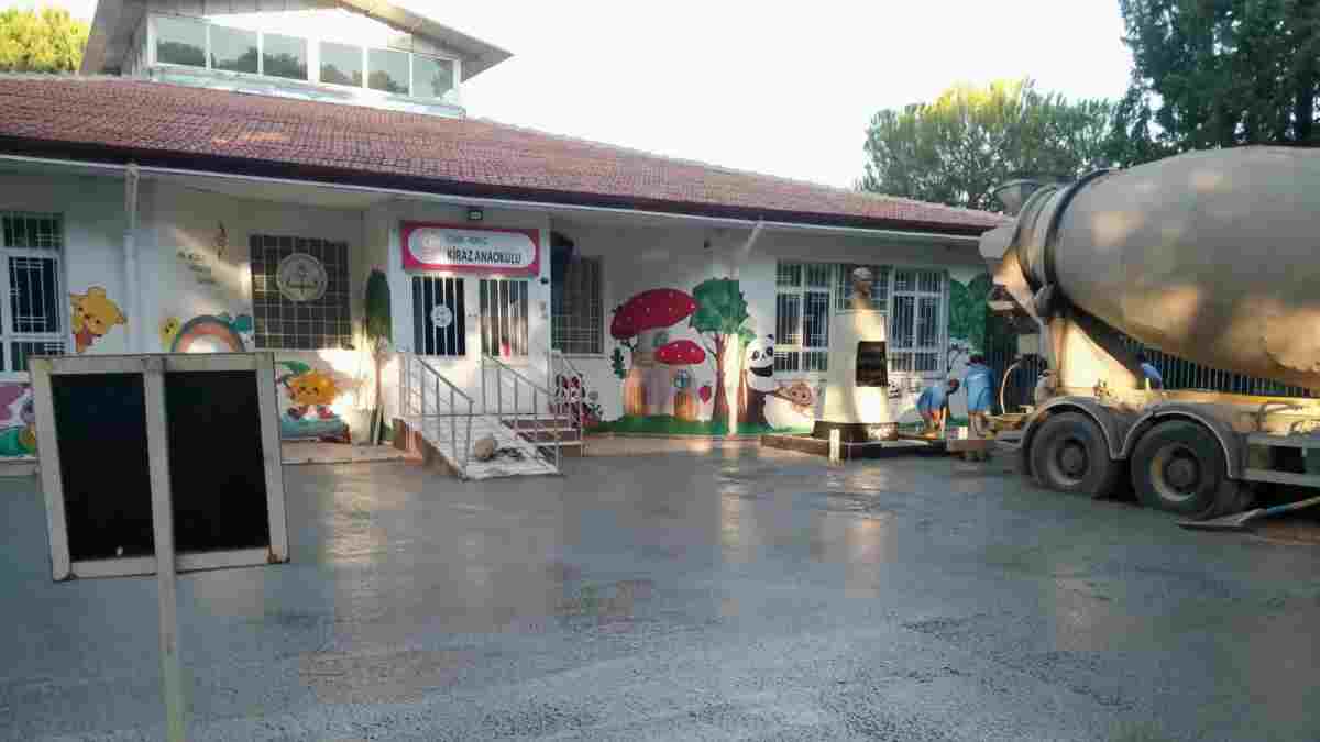 Büyükşehir, yeni dönem öncesi okulları yeniledi