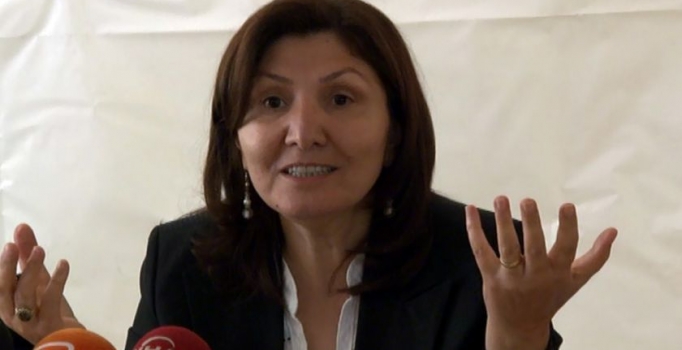 HDP'li vekil şemsiyeyi 
silah gibi gösterdi!