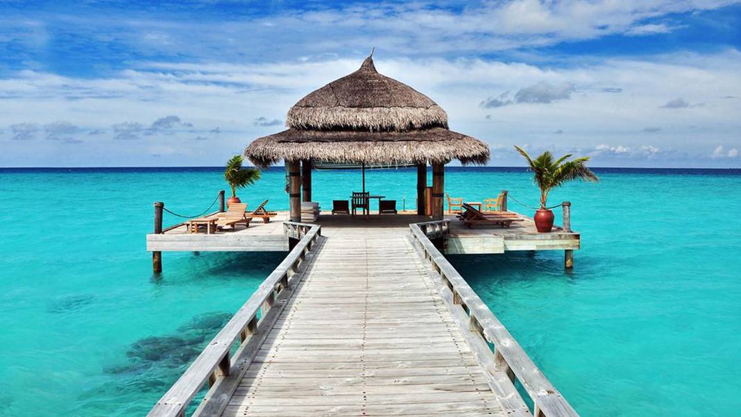 Yurt içi tatilden kaçış sürüyor: Kartla yurt dışı harcamaları patladı