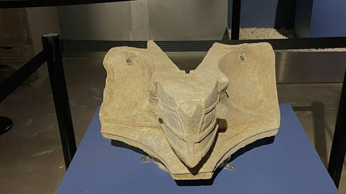 Manisa Aigai’de 2 bin 200 yıllık Güneş saati bulundu