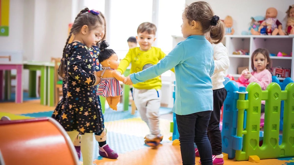 'Komşu Anne' projesi tartışma yarattı: 'Kreş maliyetine alternatif, çocuk güvenliğine risk'