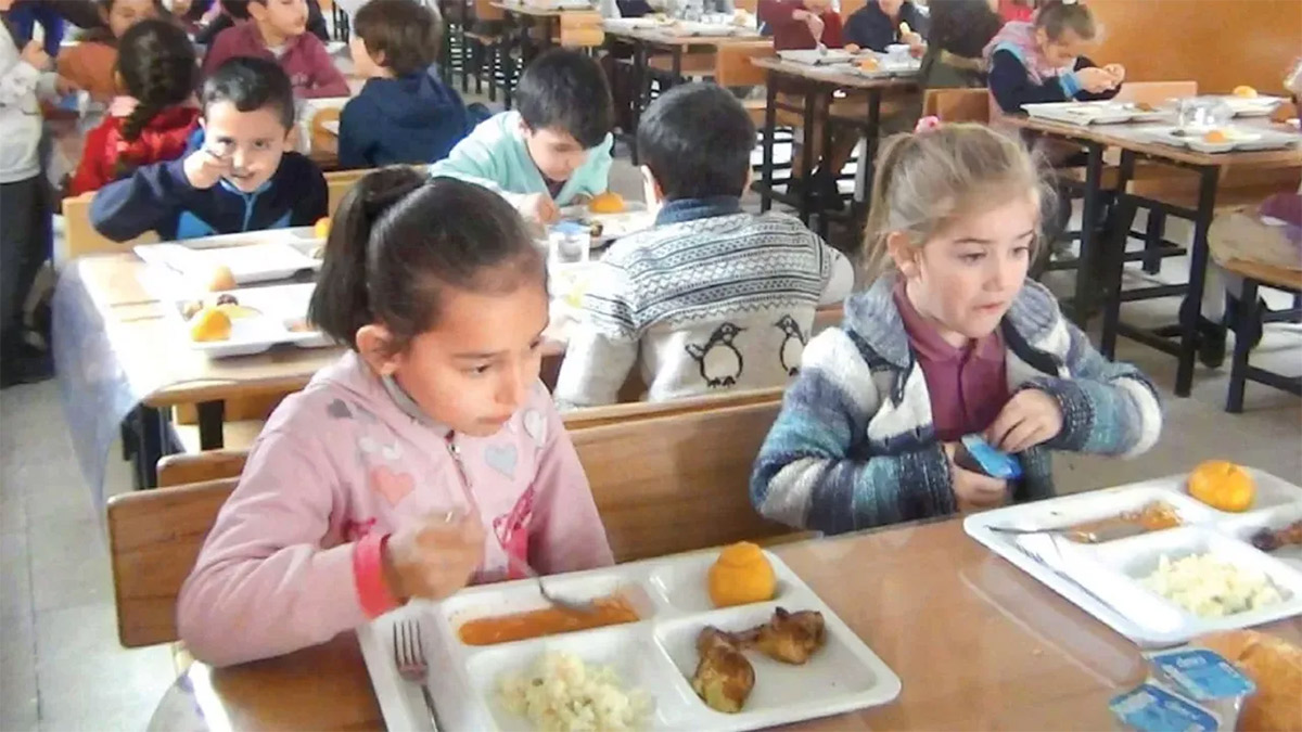 Her şeye para var okul yemeğine yok