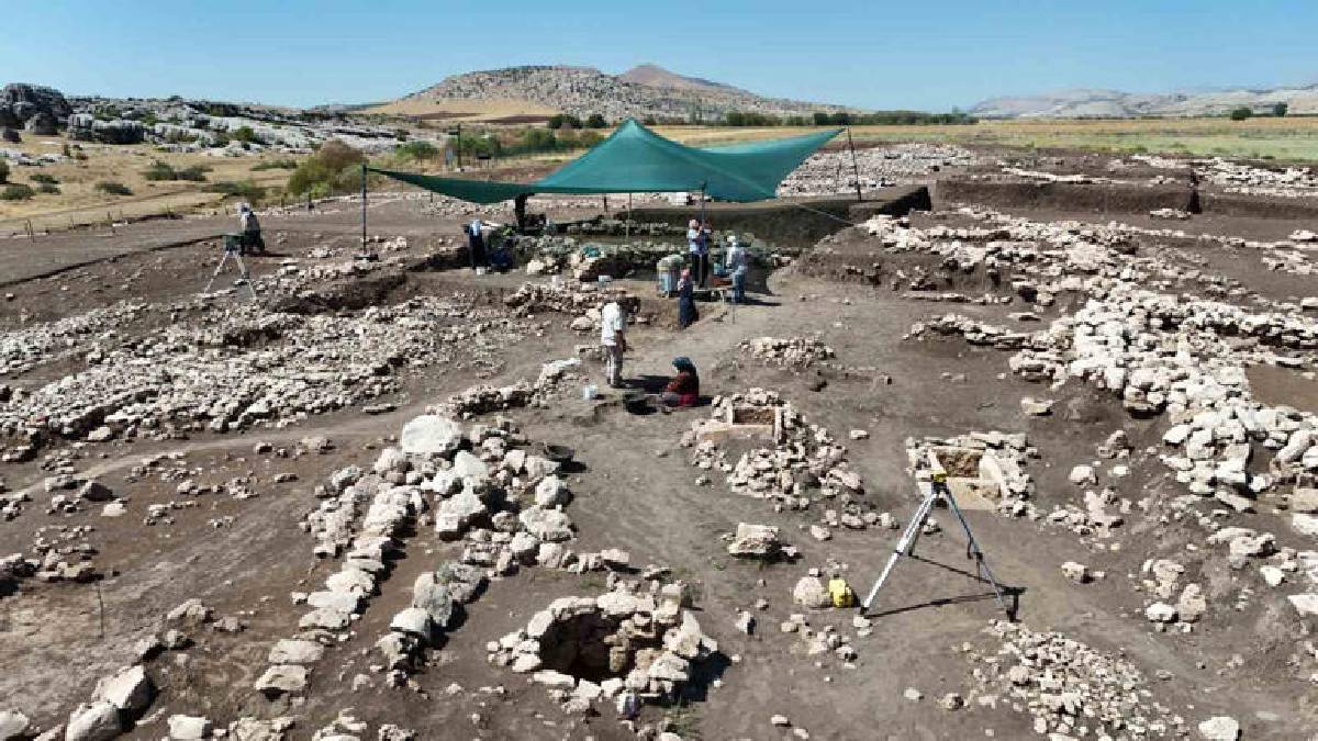 Diyarbakır’da tarihe geçecek keşif: 9500 yıllık kamusal alan ortaya çıkarıldı!