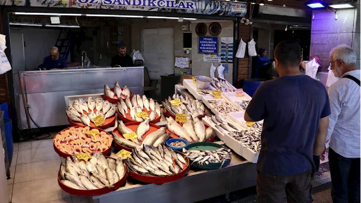 Sezon açıldı, hareketlilik arttı! İsteyene mezgit isteyene istavrit: Taze taze tezgahlar süsleniyor
