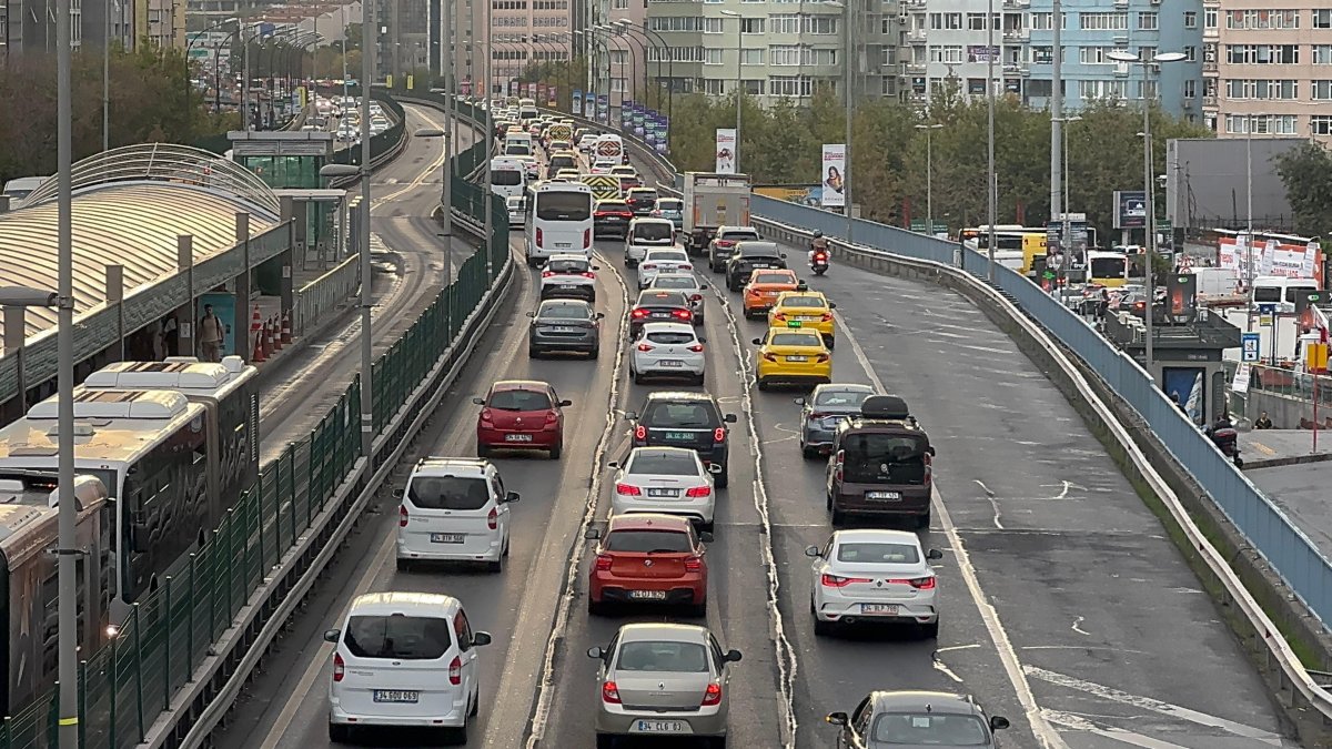 İstanbul'da trafik okulların açılmasıyla rekor kırdı