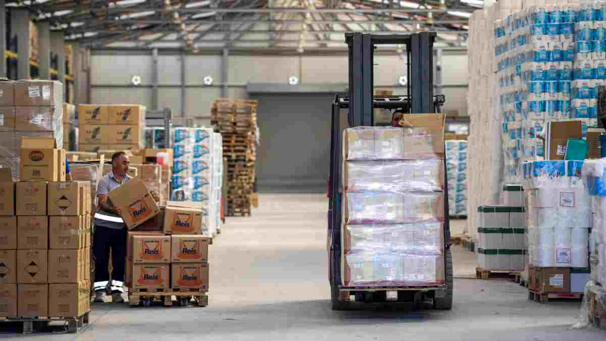 İzmir Büyükşehir Belediyesinden okullara hijyen seti desteği