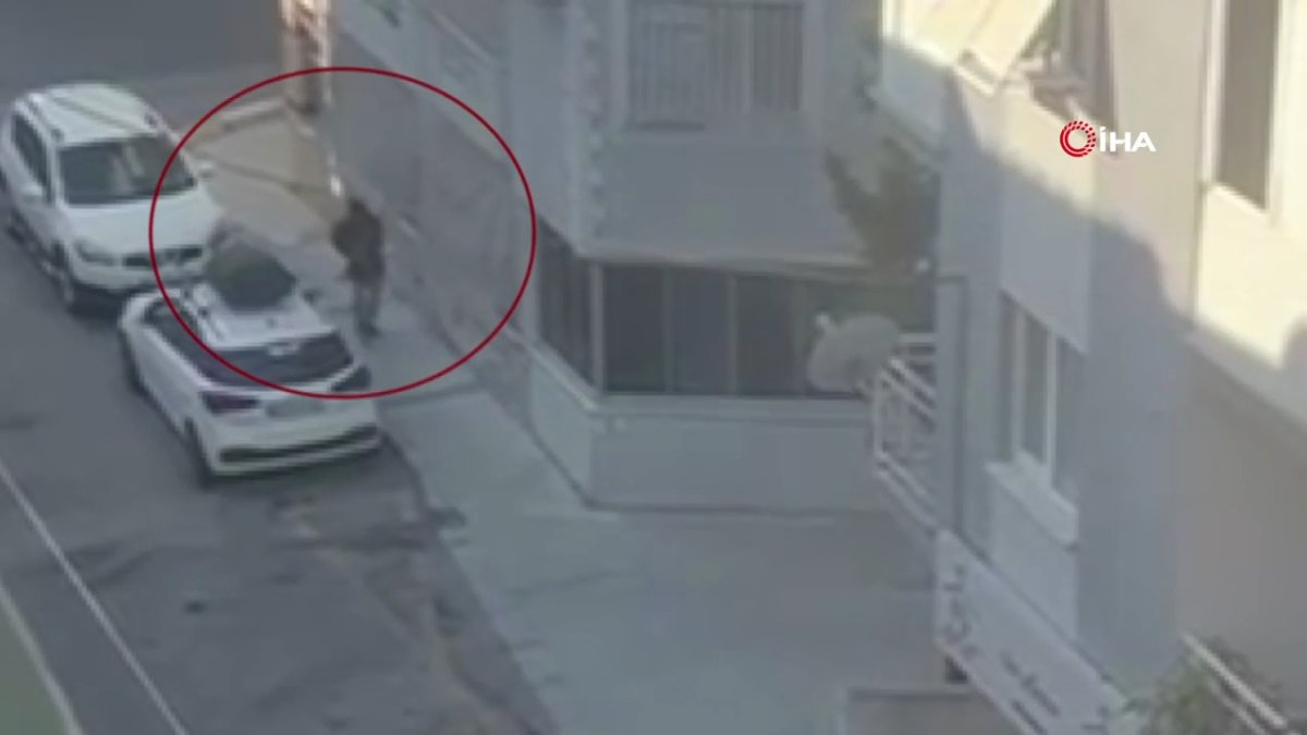 İzmir'deki polis merkezine saldırı anı kamerada: 2 polis şehit oldu, 2 polis yaralandı