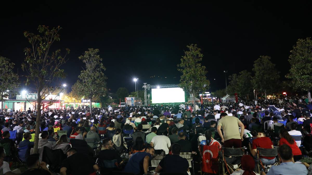 Milli Heyecan ve Bursaspor maçı dev ekrana yansıdı