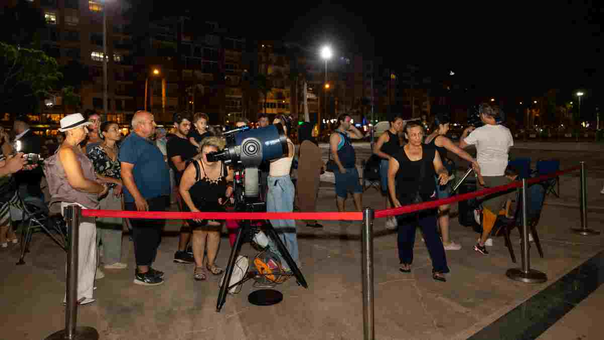 Mersinliler tam ay tutulmasını Büyükşehir ile seyretti