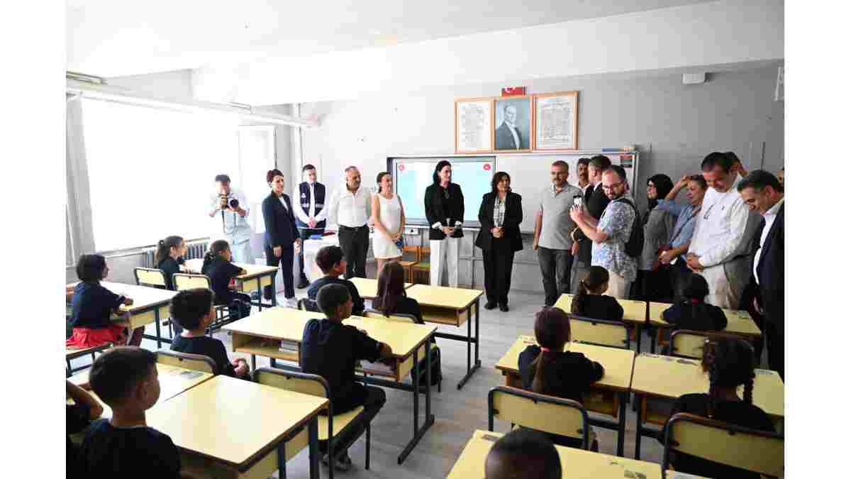 Başkan Çerçioğlu 2025-2026 eğitim-öğretim yılının ilk gününde çocuklarla birlikte