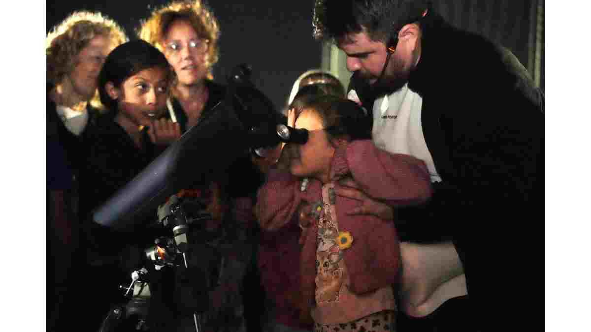 Çorlu Belediyesinin düzenlediği Ay ve Satürn Gözlem Etkinliği'ne yoğun ilgi