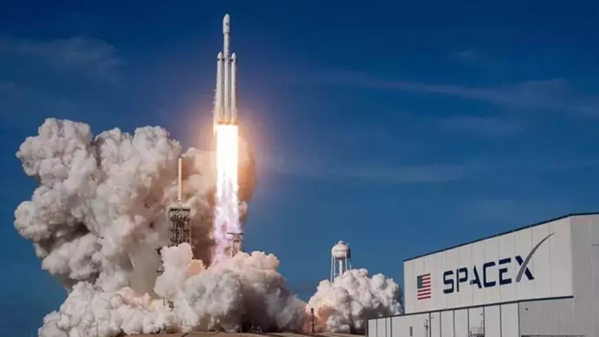 Starlink genişliyor: SpaceX, 17 milyar dolarlık spektrum lisansı aldı