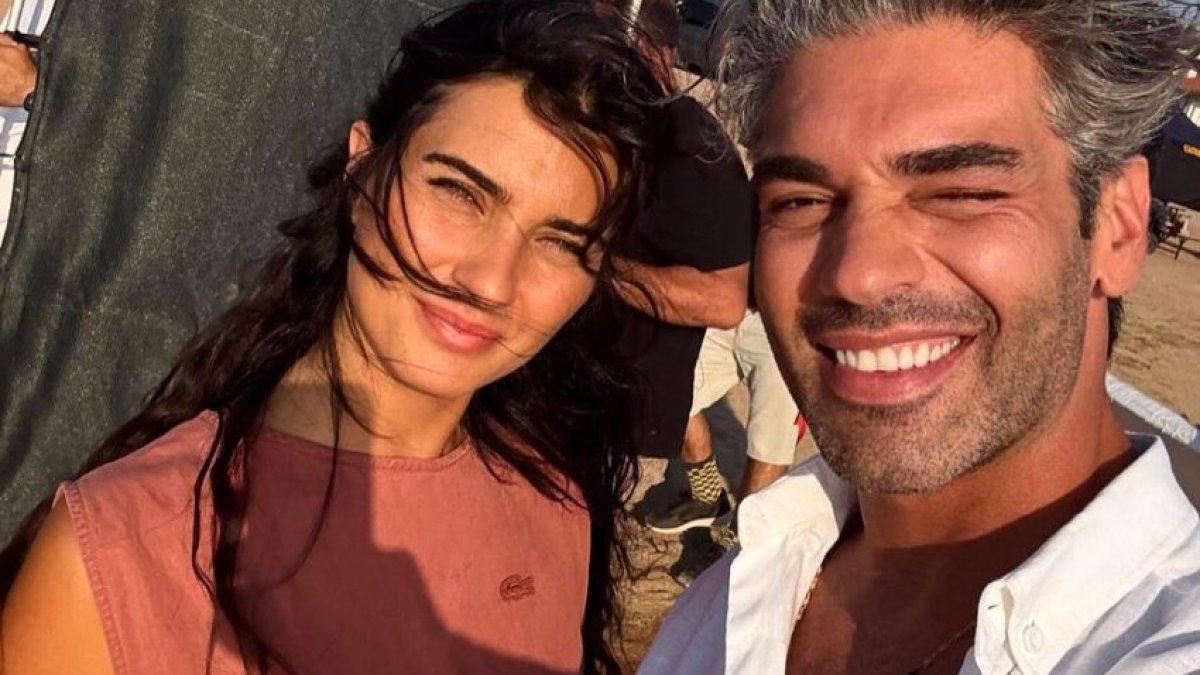 Tuba Büyüküstün'den "Şükrü Özyıldız'la aşk yaşıyor" iddialarına net yanıt! 'O haberlerin aslı astarı yok'