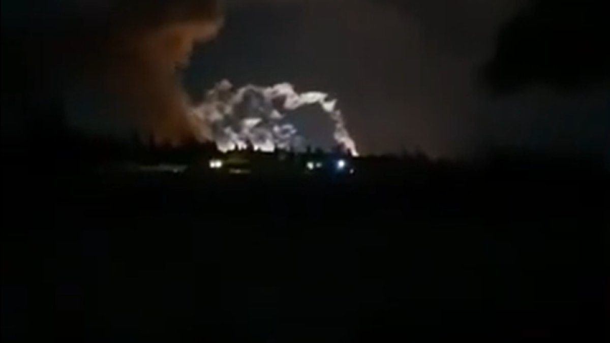 Suriye'ye yeni hava saldırısı: İsrail uçakları Humus'u bombaladı