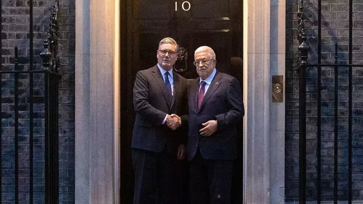 Starmer, Filistin Devlet Başkanı Abbas ile görüştü