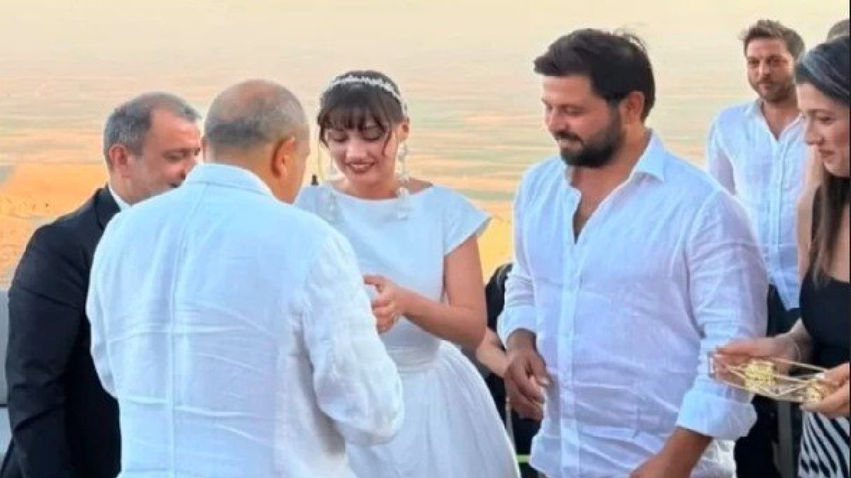 Sevda Erginci Mardin’e gelin gidiyor! Ünlü oyuncu Efe Saydut ile nişanlandı: Altınları ise göz doldurdu