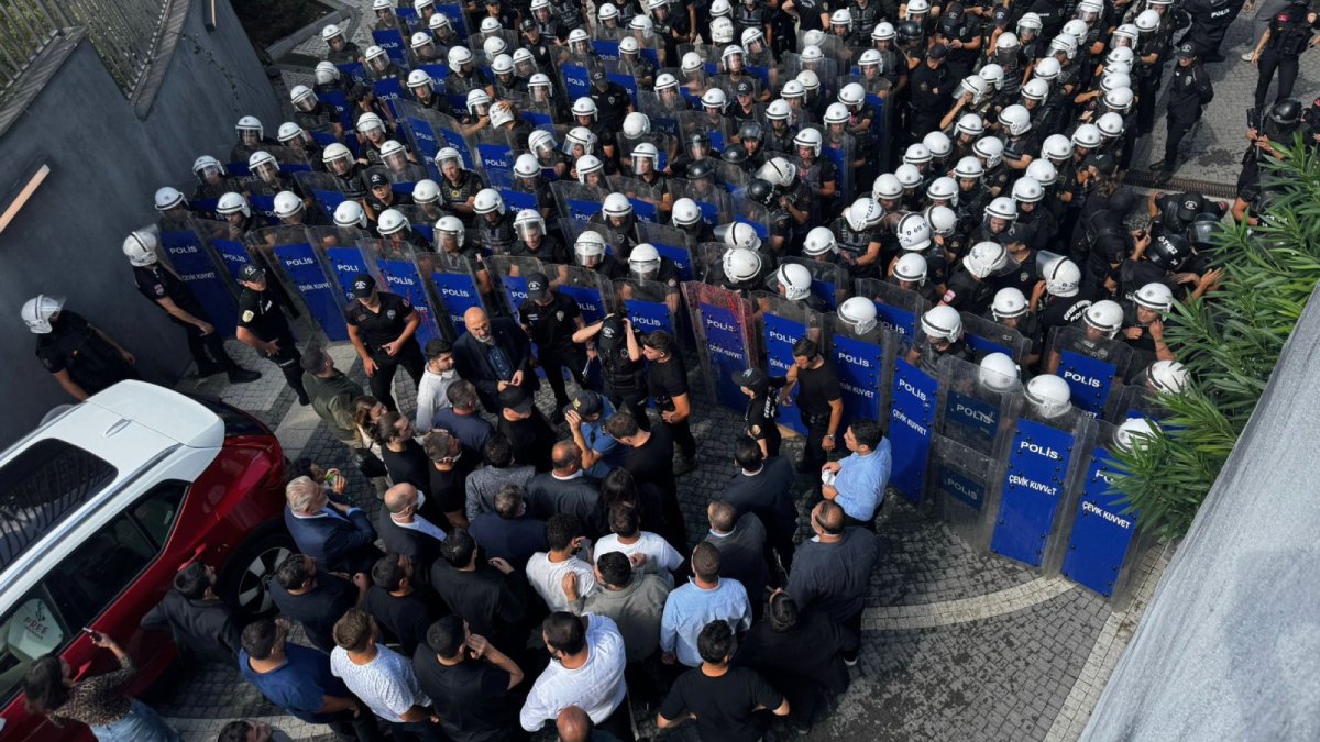Dünya basını CHP binasına polis baskınını böyle gördü: Yargı darbesi