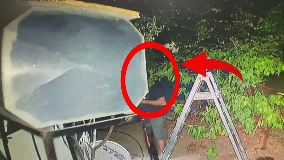 Tamir etmek istediği su deposu üzerine devrildi: Ezilmekten saniyelerle kurtulduğu anlar kamerada