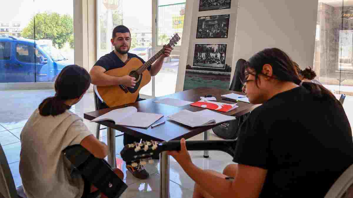 Efeler’in müzik akademisi kapılarını açıyor