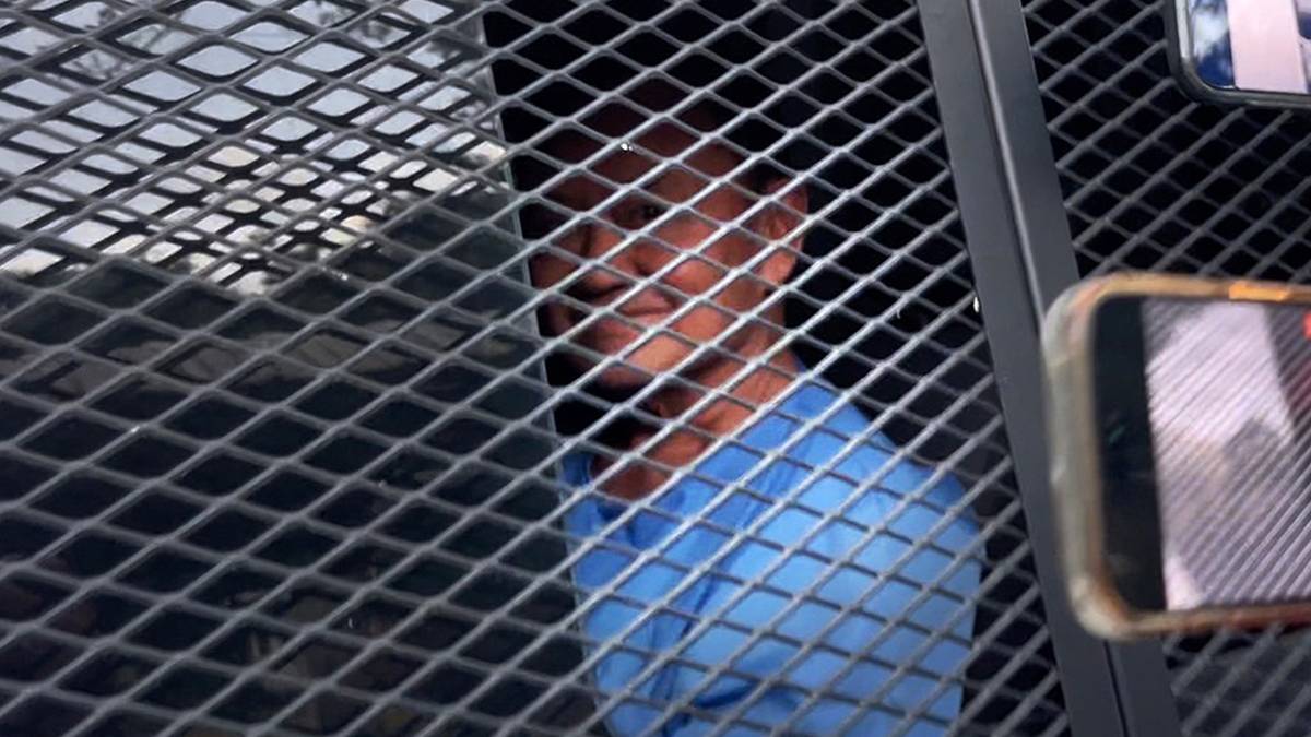 Tayland’ın eski lideri Shinawatra hakkında hapis cezası