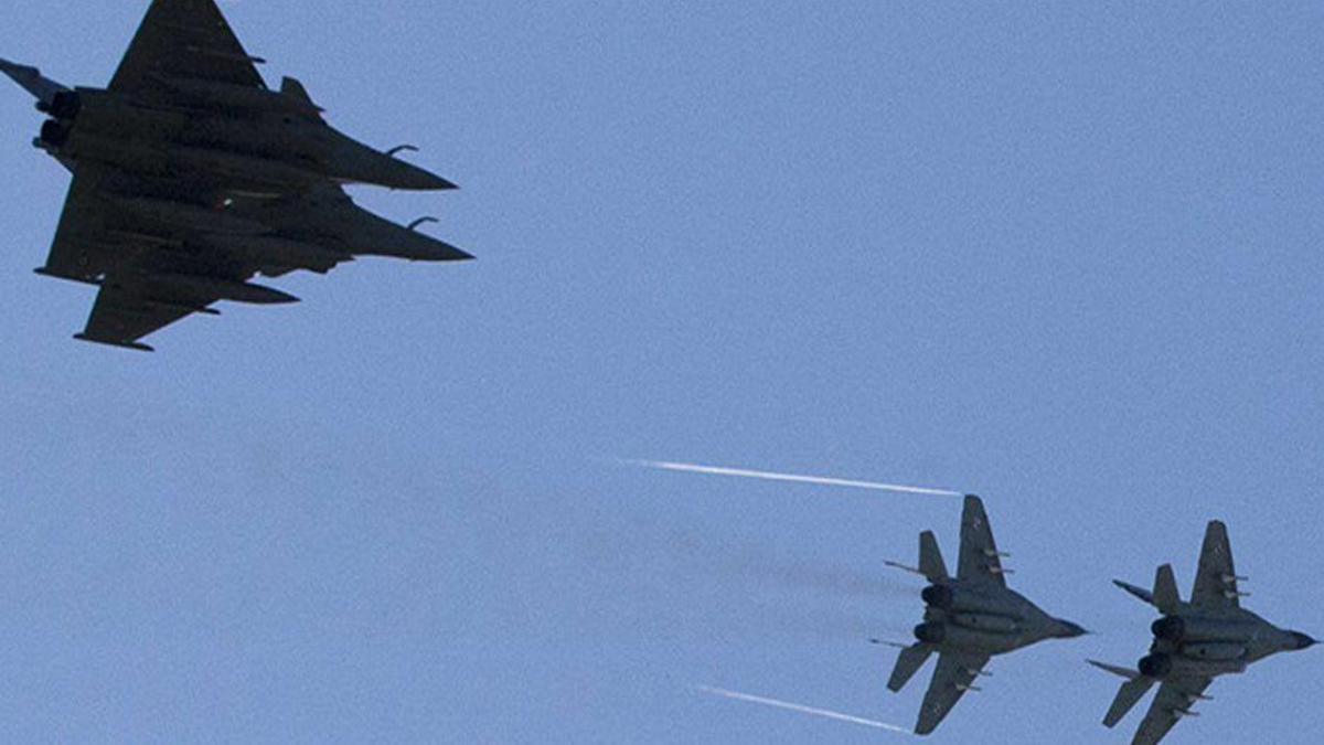 NATO ülkesi savaşa dahil oldu: Polonya, Rus dronlarını düşürdü